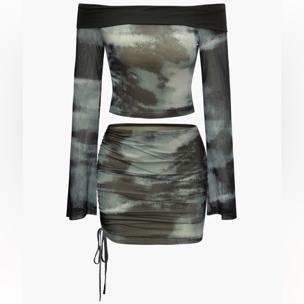 Tie Dye Off Shoulder Top And Drawstring
Ruched Mini Skirt Set